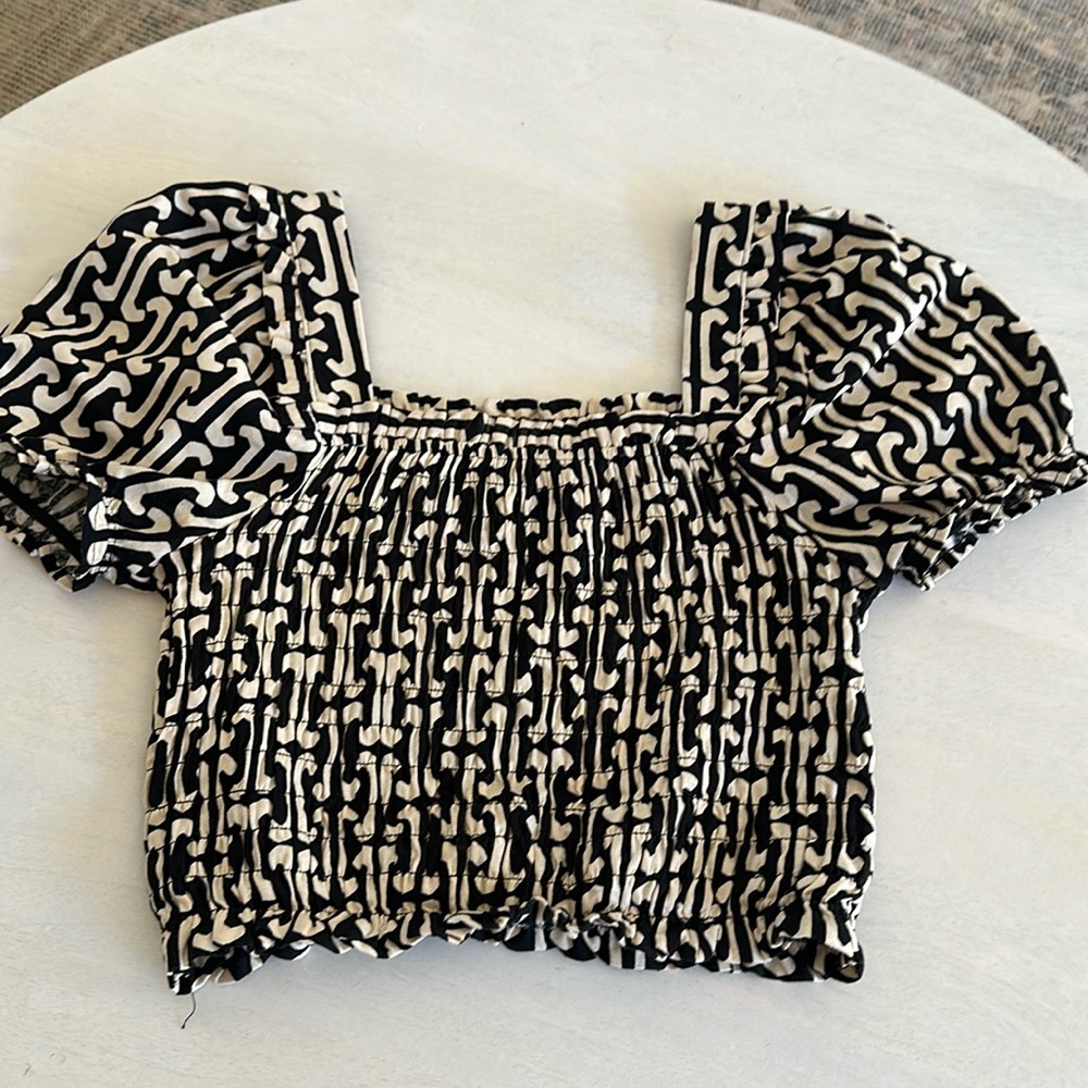 Cute top.